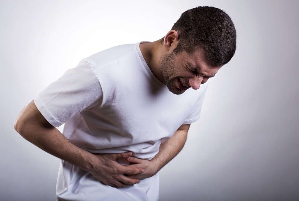 Dolor abdominal debido a parásitos en el cuerpo.