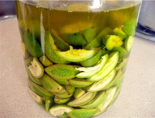 Tintura de nueces verdes contra los parásitos.